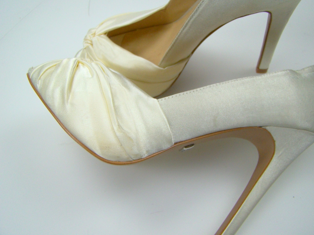 BUFFALO 107 7422 Satin Peeptoe Pumps 6415 ivory 37 NEU Plateau 